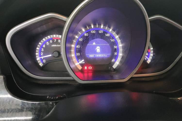 Used Soueast V6 Lingshi 2014 1.5L Manual Luxury Edition for Women Odometer Close Up