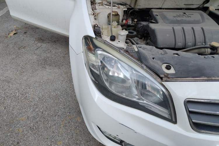 Used Soueast V6 Lingshi 2014 1.5L Manual Luxury Edition for Women Right Front Headlight