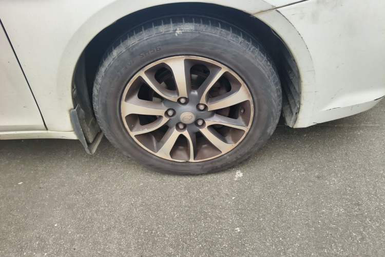 Used Soueast V6 Lingshi 2014 1.5L Manual Luxury Edition for Women Right Front Wheel Hub