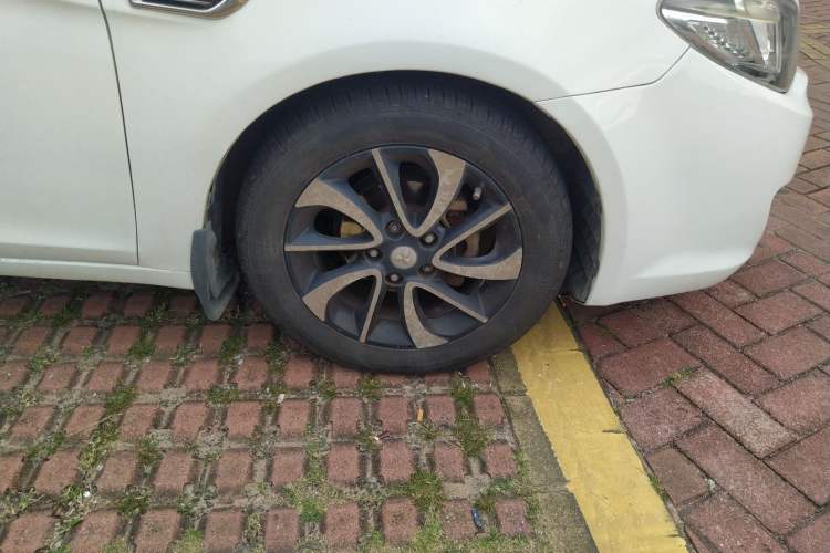 Used Soueast V6 Lingshi 2014 1.5T CVT FunControl Edition Right Front Wheel Hub