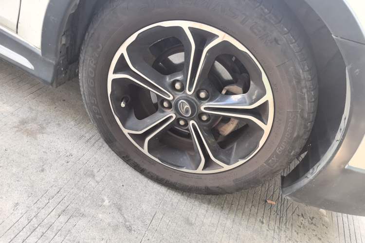 Used Soueast V6 Lingshi 2014 1.5T Manual Qukong Edition Right Front Wheel Hub