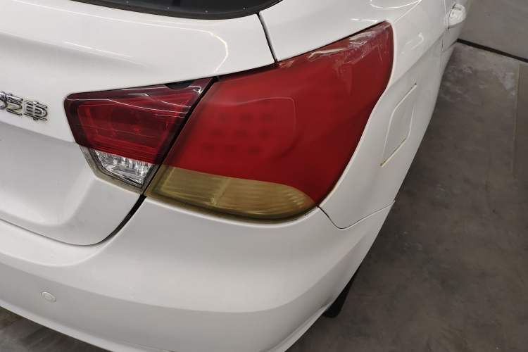 Used Soueast V6 Lingshi 2014 1.5L Manual Luxury Edition for Women Right Rear Taillight