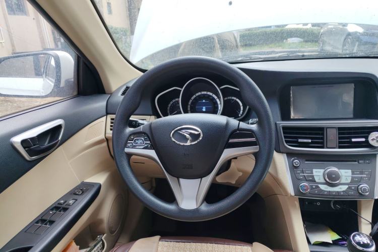 Used Soueast V6 Lingshi 2014 1.5L Manual Luxury Edition for Women Steering Wheel