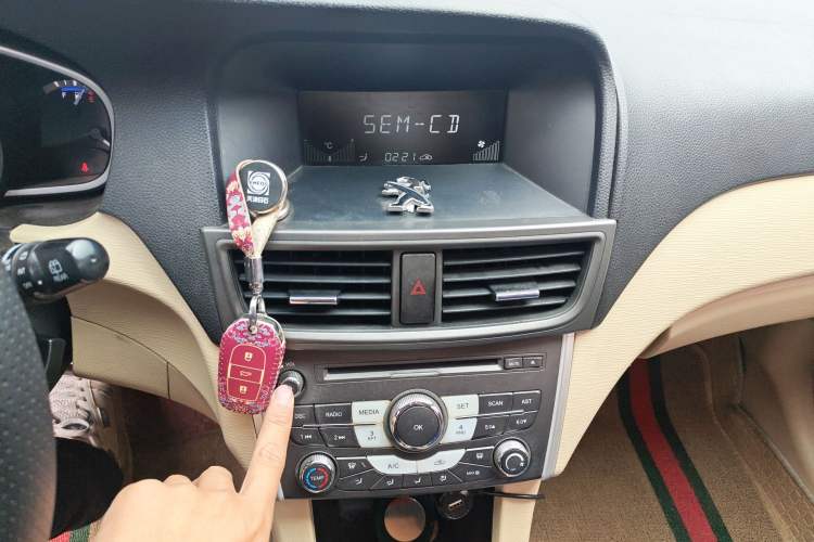 Used Soueast V6 Lingshi 2014 1.5L Manual Luxury Edition for Women Audio And AC Panel