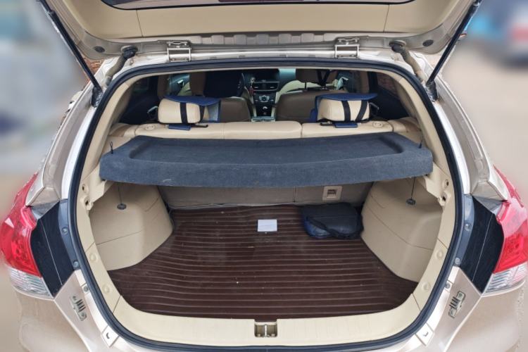 Used Soueast V6 Lingshi 2014 1.5L Manual Luxury Edition for Women Trunk