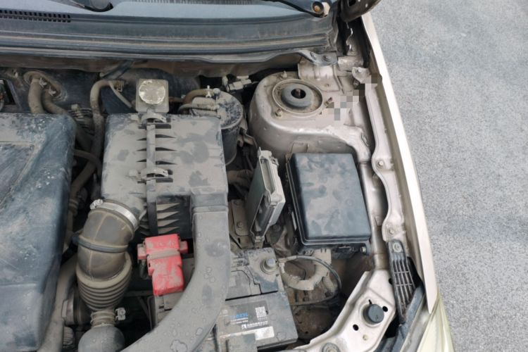 Used Soueast V6 Lingshi 2015 CROSS 1.5L Manual ZhiZun Model Engine Bay Left