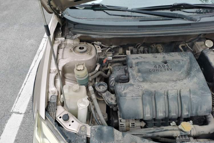 Used Soueast V6 Lingshi 2015 CROSS 1.5L Manual ZhiZun Model Engine Bay Right