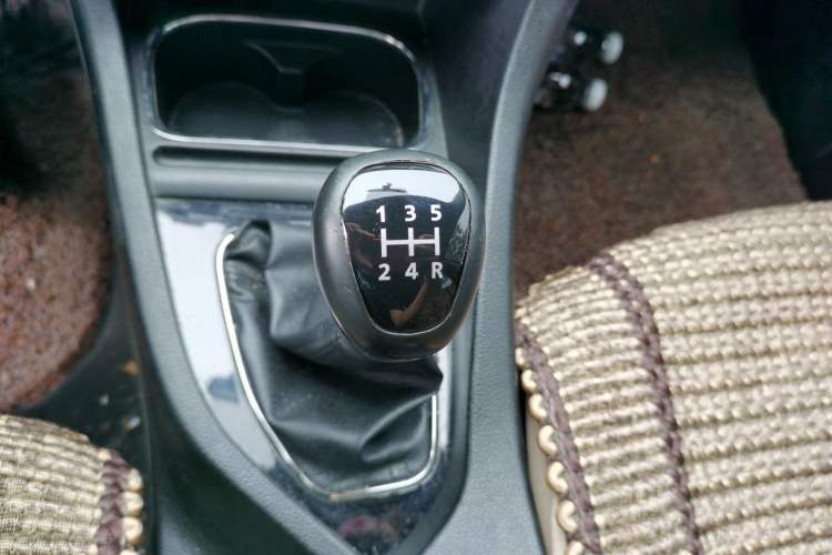 Used Soueast V6 Lingshi 2015 CROSS 1.5L Manual ZhiZun Model Gear Lever