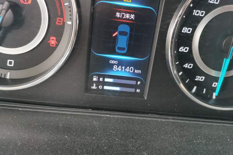 Used Soueast V6 Lingshi 2015 CROSS 1.5L Manual ZhiZun Model Odometer Close Up