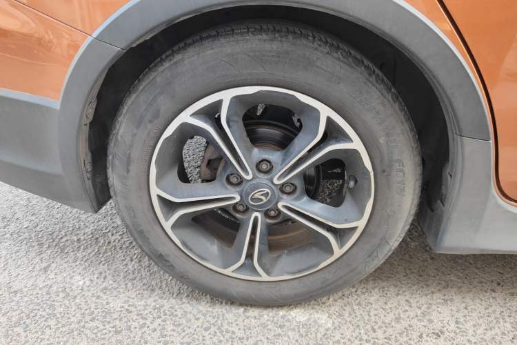 Used Soueast V6 Lingshi 2015 CROSS 1.5L CVT ZhiZun Model Exterior 8