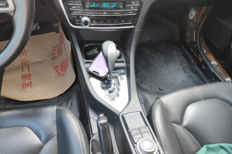 Used Soueast V6 Lingshi 2015 CROSS 1.5L CVT ZhiZun Model Gear Lever