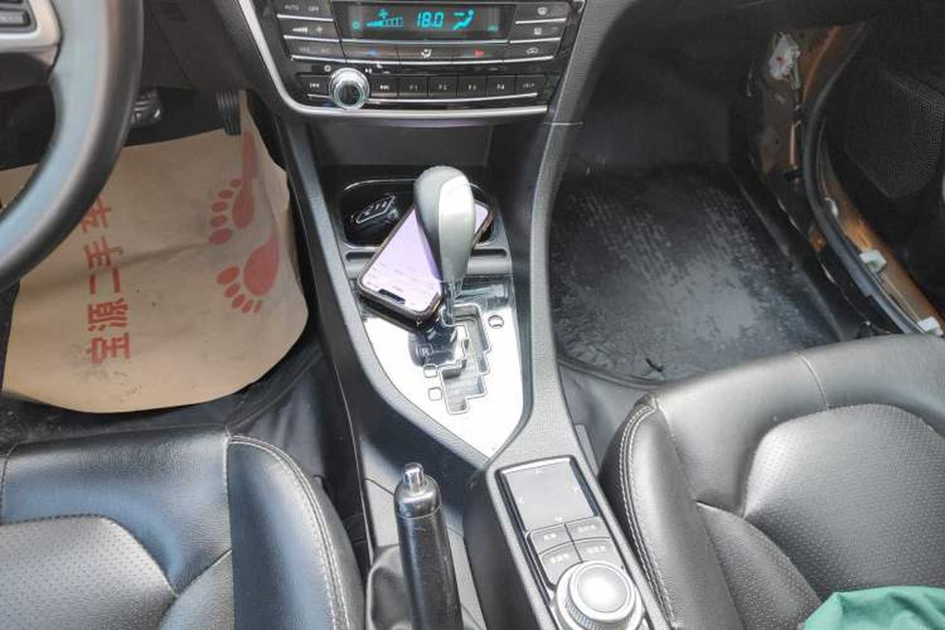 Used Soueast V6 Lingshi 2015 CROSS 1.5L CVT ZhiZun Model Gear Lever