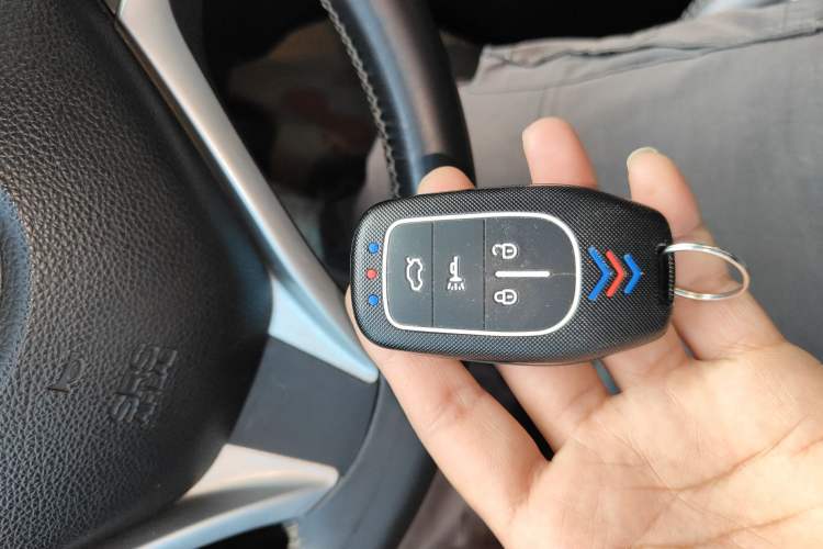 Used Soueast V6 Lingshi 2015 CROSS 1.5L CVT ZhiZun Model Interior 1