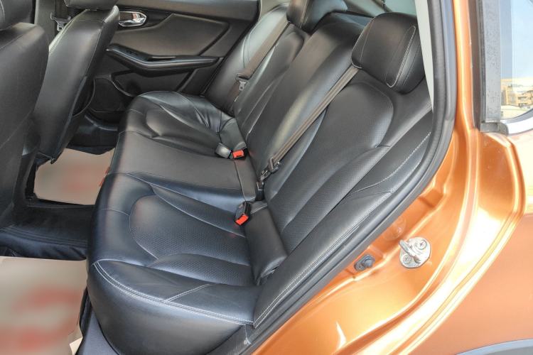 Used Soueast V6 Lingshi 2015 CROSS 1.5L CVT ZhiZun Model Interior 4