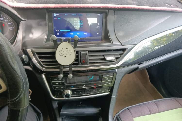 Used Soueast V6 Lingshi 2015 CROSS 1.5L Manual Smart Edition Audio And AC Panel