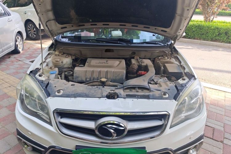 Used Soueast V6 Lingshi 2015 CROSS 1.5L Manual ZhiZun Model Engine Bay