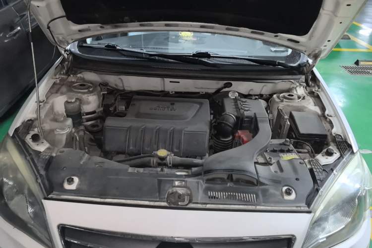 Used Soueast V6 Lingshi 2015 CROSS 1.5L Manual Smart Edition Engine Bay