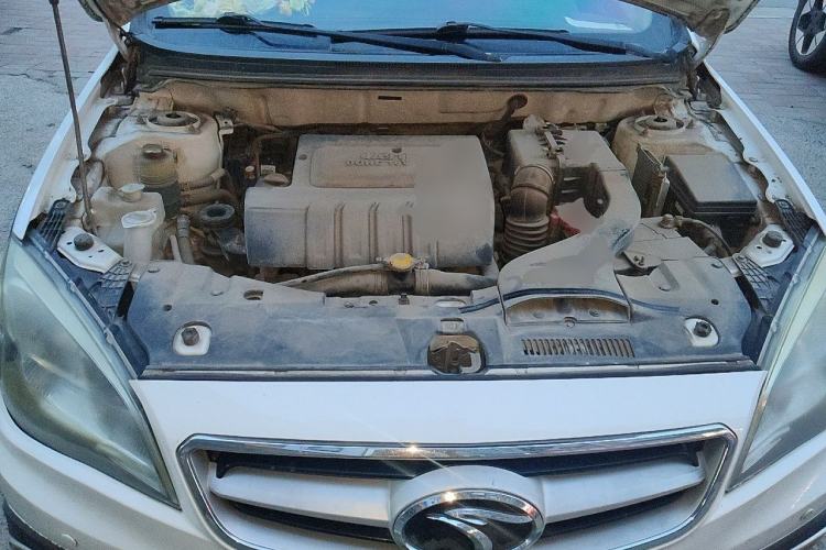 Used Soueast V6 Lingshi 2015 CROSS 1.5L Manual ZhiZun Model Engine Bay