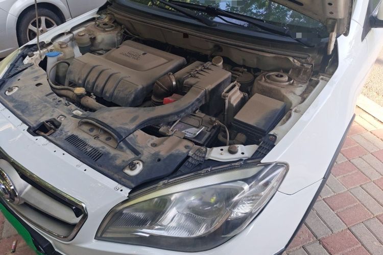 Used Soueast V6 Lingshi 2015 CROSS 1.5L Manual ZhiZun Model Engine Bay Left