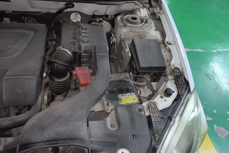 Used Soueast V6 Lingshi 2015 CROSS 1.5L Manual Smart Edition Engine Bay Left