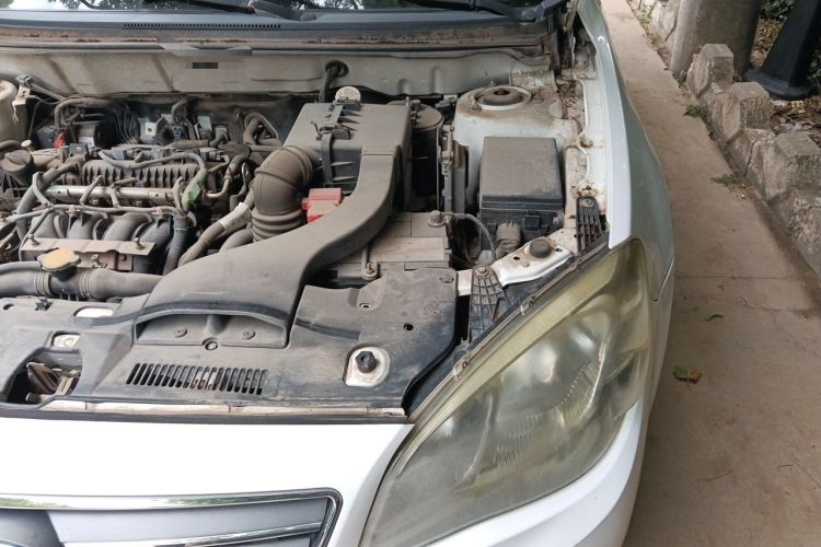 Used Soueast V6 Lingshi 2015 CROSS 1.5L Manual Smart Edition Engine Bay Left
