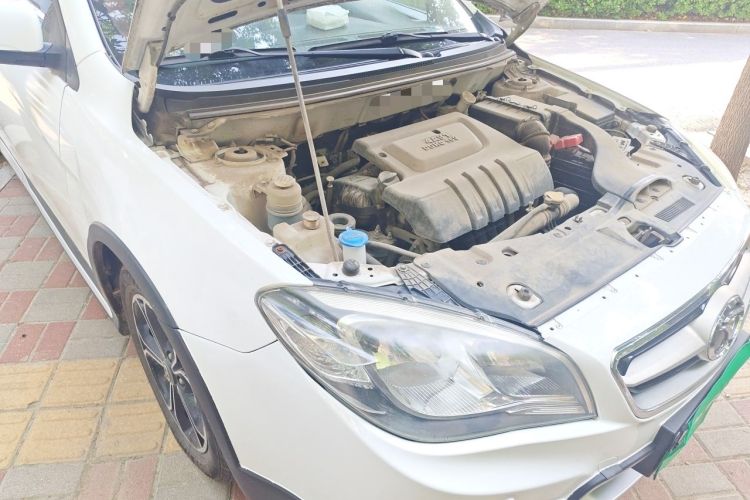 Used Soueast V6 Lingshi 2015 CROSS 1.5L Manual ZhiZun Model Engine Bay Right