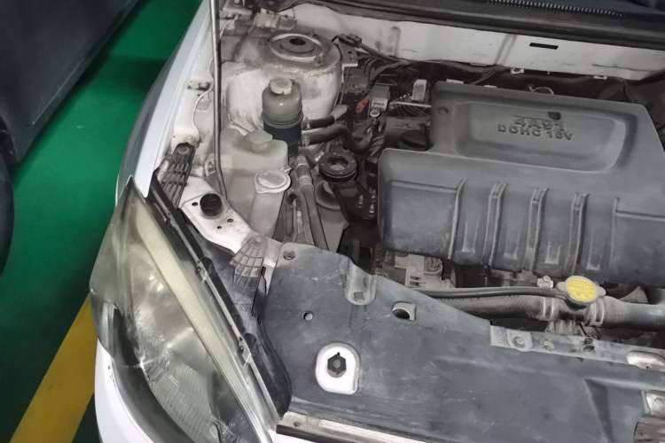 Used Soueast V6 Lingshi 2015 CROSS 1.5L Manual Smart Edition Engine Bay Right