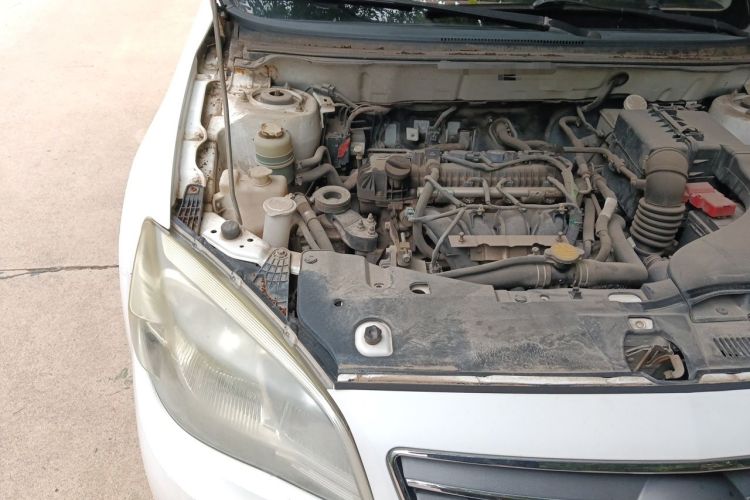 Used Soueast V6 Lingshi 2015 CROSS 1.5L Manual Smart Edition Engine Bay Right