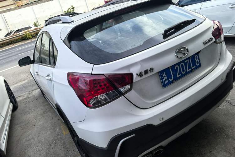 Used Soueast V6 Lingshi 2015 CROSS 1.5L CVT ZhiZun Model Exterior 3