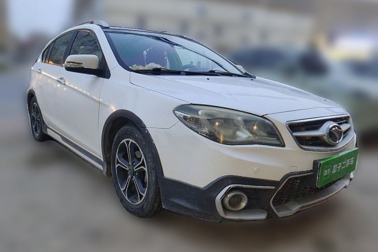 Used Soueast V6 Lingshi 2015 CROSS 1.5L Manual ZhiZun Model Front Right 45 Deg