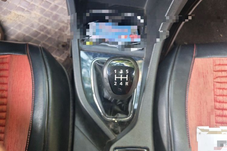 Used Soueast V6 Lingshi 2015 CROSS 1.5L Manual ZhiZun Model Gear Lever