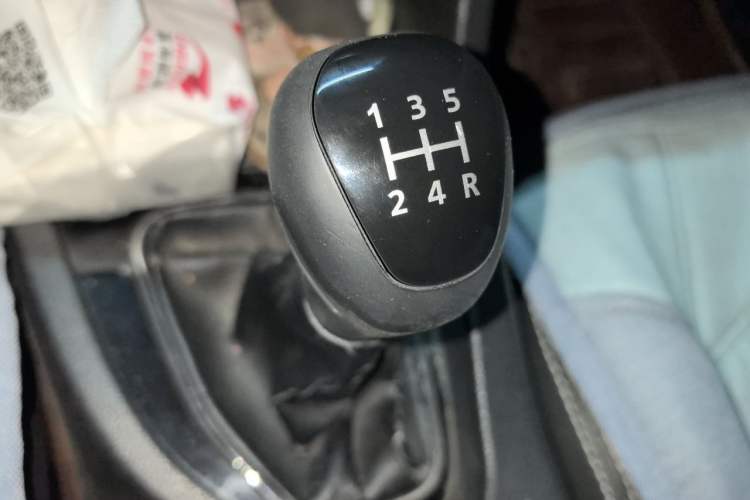 Used Soueast V6 Lingshi 2015 CROSS 1.5L Manual Smart Edition Gear Lever