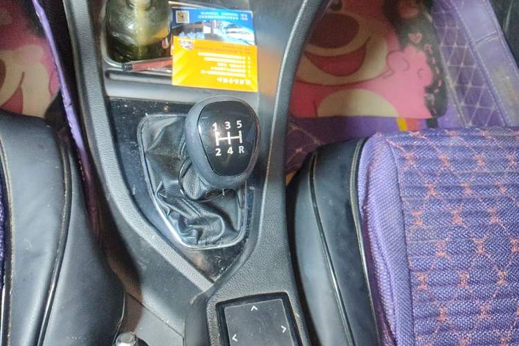 Used Soueast V6 Lingshi 2015 CROSS 1.5L Manual ZhiZun Model Gear Lever