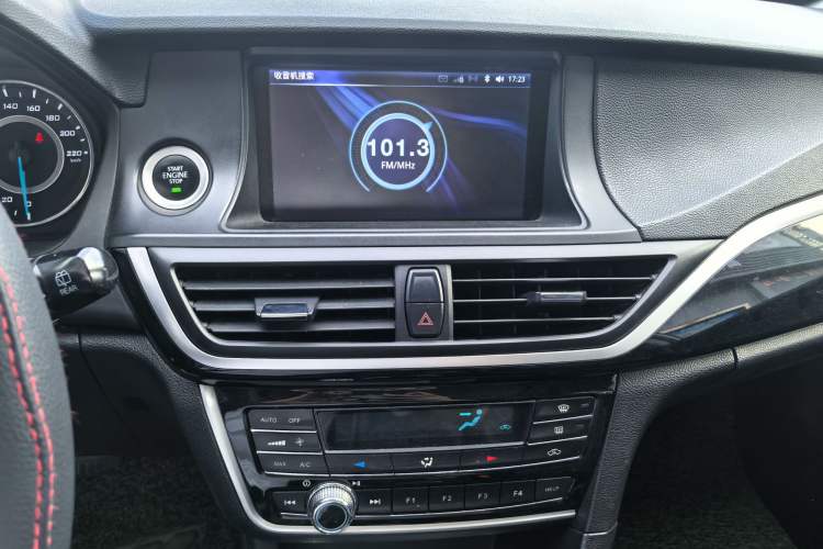 Used Soueast V6 Lingshi 2015 CROSS 1.5L CVT ZhiZun Model Interior 3