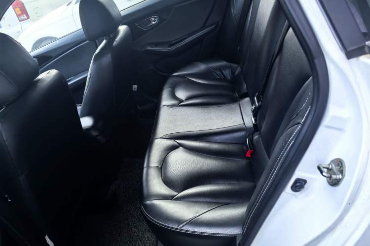 Used Soueast V6 Lingshi 2015 CROSS 1.5L CVT ZhiZun Model Interior 6