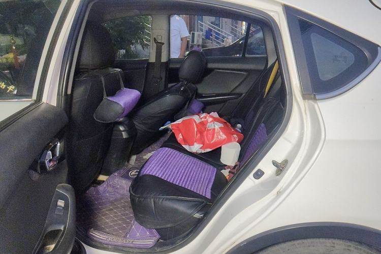 Used Soueast V6 Lingshi 2015 CROSS 1.5L Manual ZhiZun Model Left Rear Seat