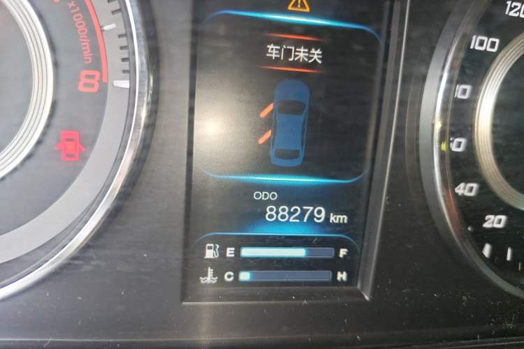Used Soueast V6 Lingshi 2015 CROSS 1.5L Manual ZhiZun Model Odometer Close Up