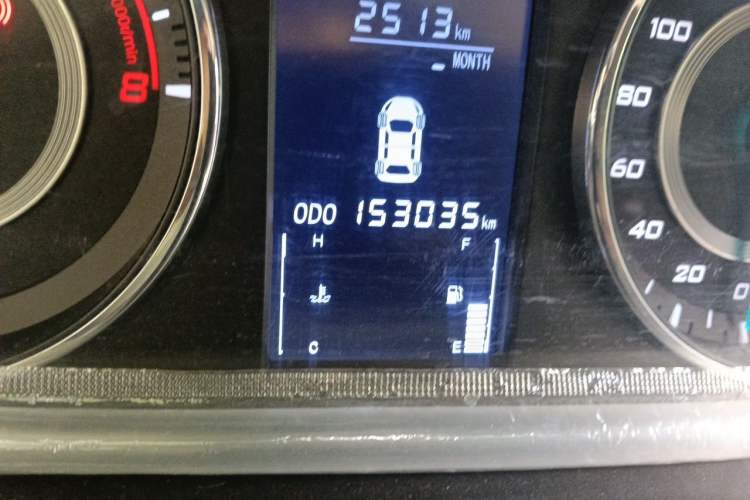 Used Soueast V6 Lingshi 2015 CROSS 1.5L Manual Smart Edition Odometer Close Up