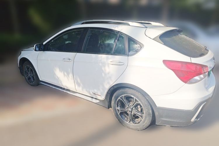 Used Soueast V6 Lingshi 2015 CROSS 1.5L Manual ZhiZun Model Rear Left 45 Deg