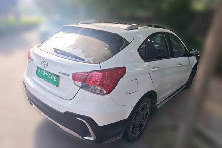 Used Soueast V6 Lingshi 2015 CROSS 1.5L Manual ZhiZun Model Rear Right 45 Deg