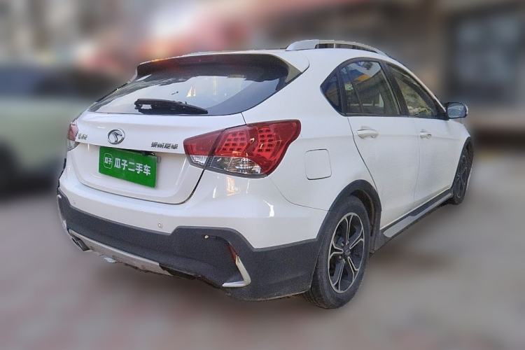 Used Soueast V6 Lingshi 2015 CROSS 1.5L Manual ZhiZun Model Rear Right 45 Deg