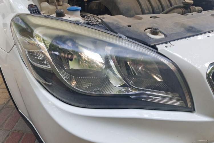 Used Soueast V6 Lingshi 2015 CROSS 1.5L Manual ZhiZun Model Right Front Headlight