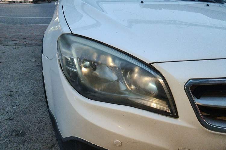 Used Soueast V6 Lingshi 2015 CROSS 1.5L Manual ZhiZun Model Right Front Headlight