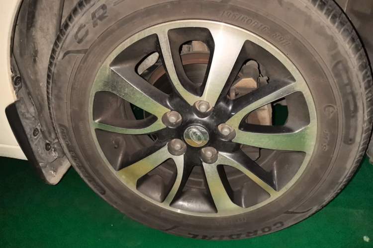 Used Soueast V6 Lingshi 2015 CROSS 1.5L Manual Smart Edition Right Front Wheel Hub