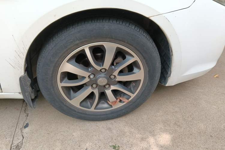 Used Soueast V6 Lingshi 2015 CROSS 1.5L Manual Smart Edition Right Front Wheel Hub