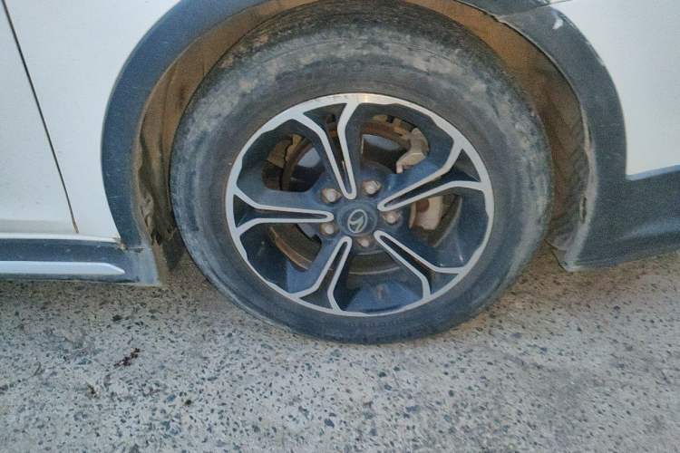 Used Soueast V6 Lingshi 2015 CROSS 1.5L Manual ZhiZun Model Right Front Wheel Hub
