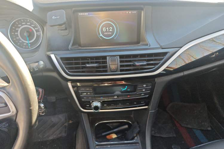 Used Soueast V6 Lingshi 2015 CROSS 1.5L Manual ZhiZun Model Audio And AC Panel