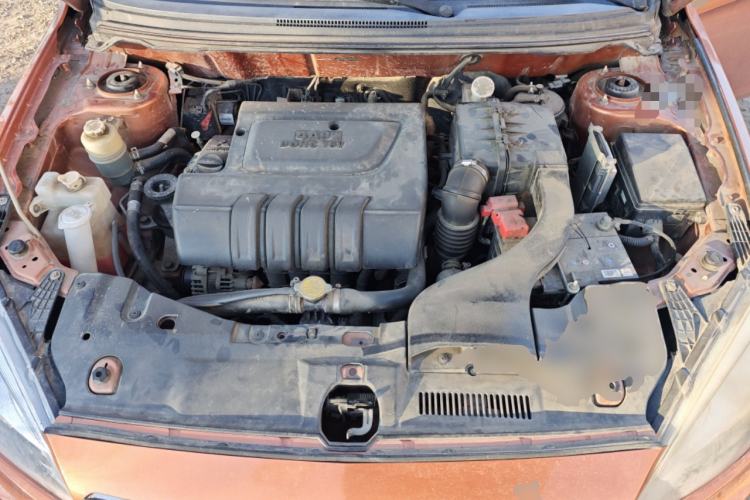 Used Soueast V6 Lingshi 2015 CROSS 1.5L Manual ZhiZun Model Engine Bay
