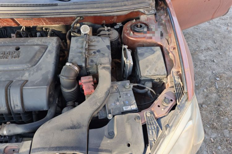 Used Soueast V6 Lingshi 2015 CROSS 1.5L Manual ZhiZun Model Engine Bay Left