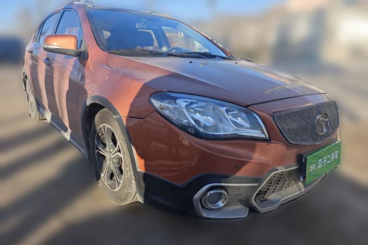 Used Soueast V6 Lingshi 2015 CROSS 1.5L Manual ZhiZun Model Front Right 45 Deg